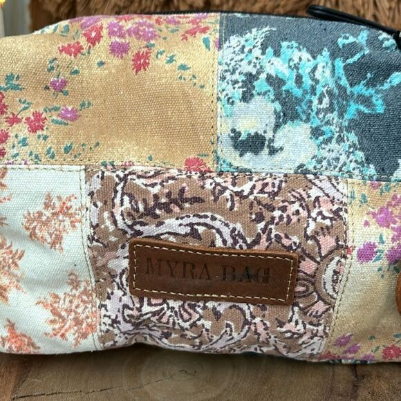 Myra Freida Creek Blossoms Make -Up Kit - Picture 7 of 7